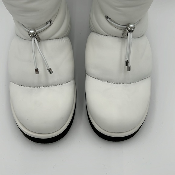 🪽New Woman’s STUART WEITZMAN Polar Lug Boots NWOB - Picture 4 of 10